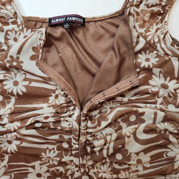 Almost Famous Floral Print Ruched Crop Top Size L - Picture 4 of 7